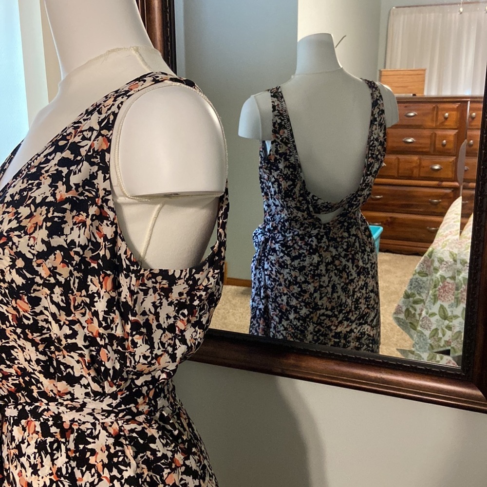 White House Black Market- EUC hi/low dress - Picture 3 of 5